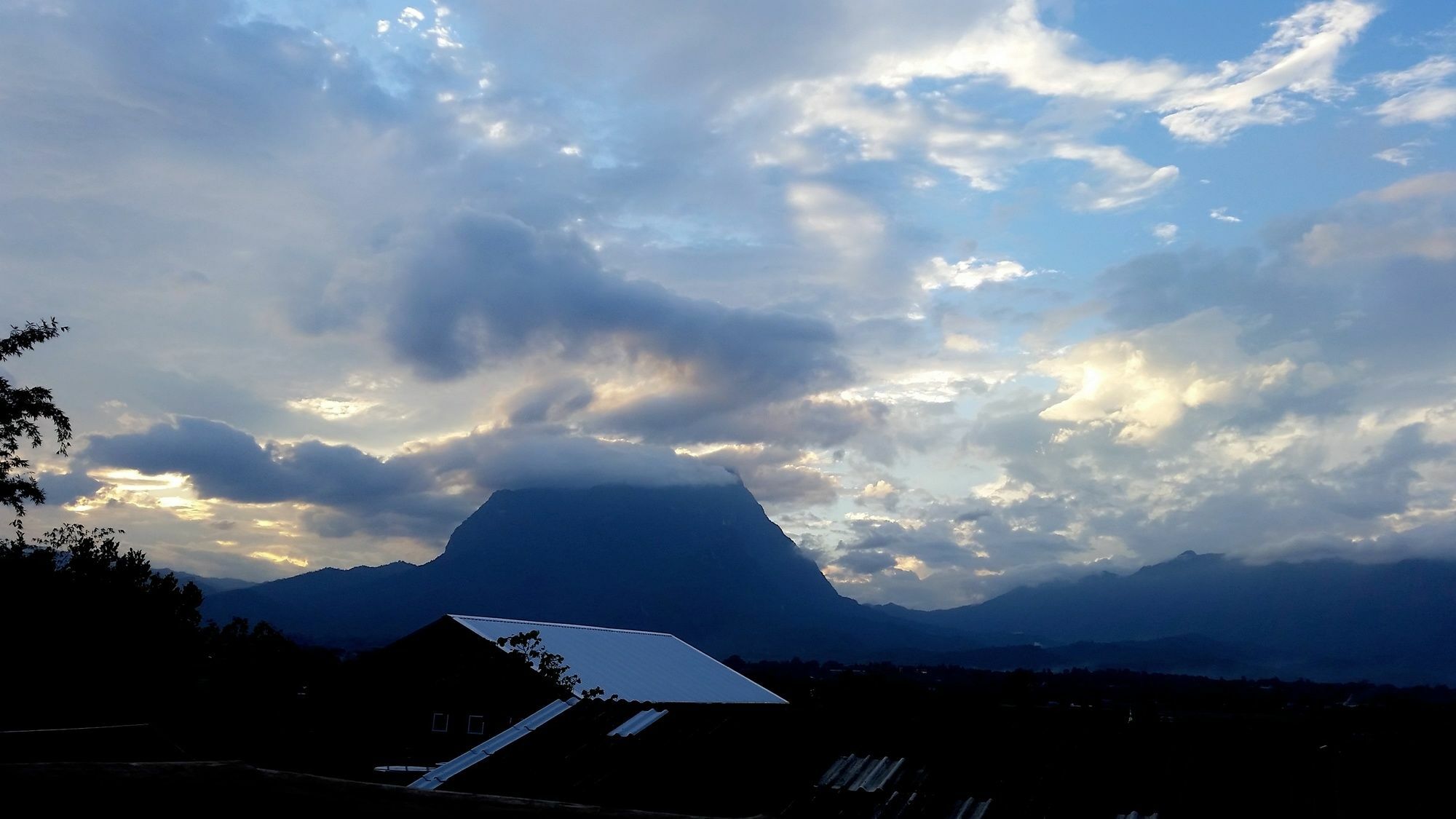 Baan Aingdoi Homestay, Chiang Dao Esterno foto