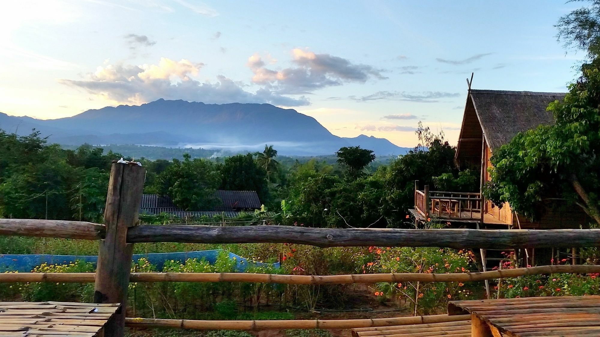 Baan Aingdoi Homestay, Chiang Dao Esterno foto