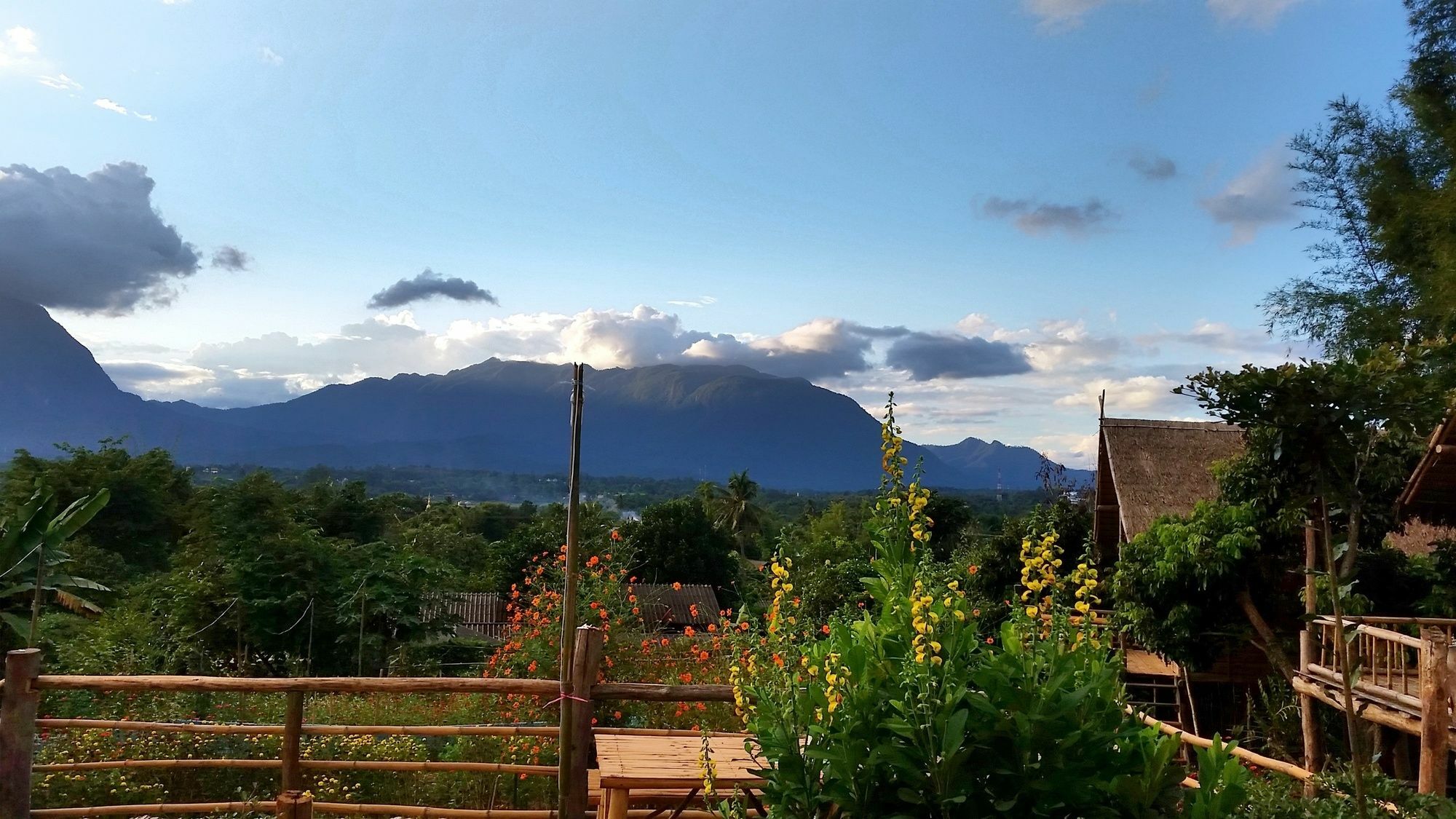 Baan Aingdoi Homestay, Chiang Dao Esterno foto